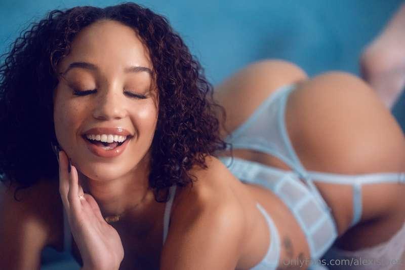 👼