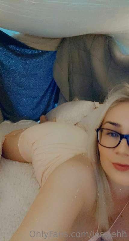 Waiting for you to come up behind me 🙏🍑