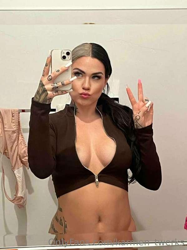 the best place to seee alll my VIP content is @karmenkarma