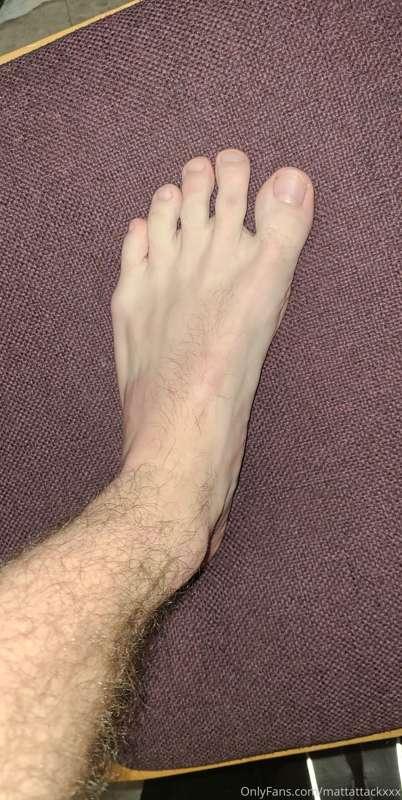 Here are some feet pics that some people requested as well a..