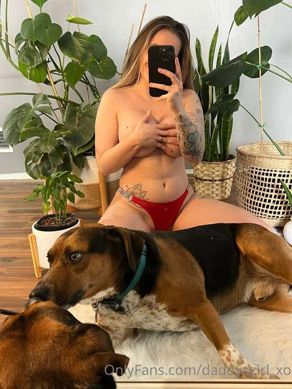 Look who wanted to join while I was taking pics ☺️