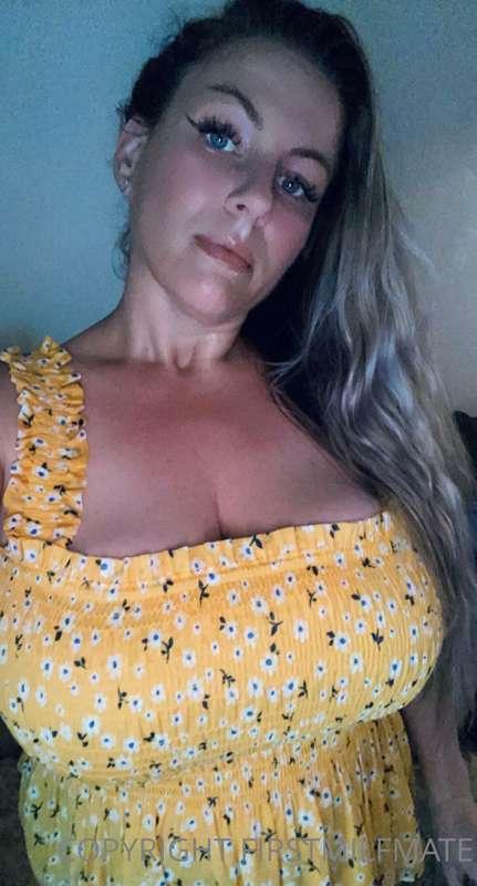 Milf Monday💛💛
Have a great week! xoxo