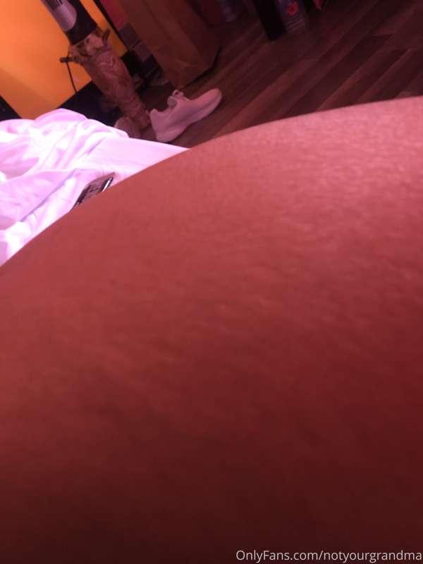 I’m taking a nap what you doing ? Wanna slide up behind me 💙..