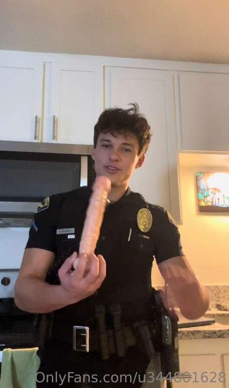 NEW TOY REVIEW!!! Today I’m using a 10.5 inch dildo. This on..