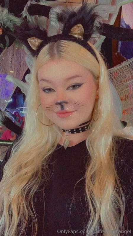 Decided to be the basic sluts best friend for this Halloween..