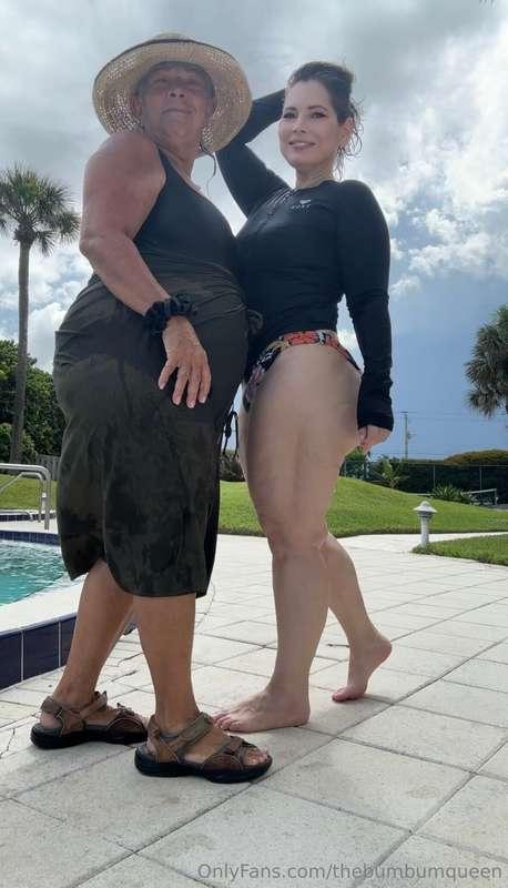 @thebumbumbaroness That’s my mom’s OFNo, we don’t make conte..