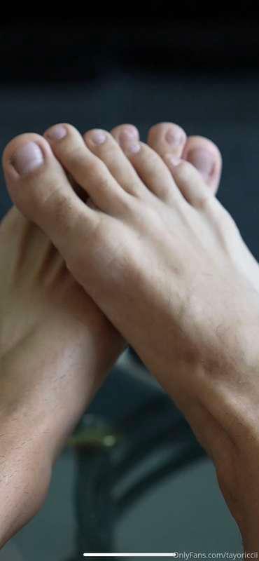 Long, sensual foot rubbing video for you sexy🤤!!! 1 whole mi..