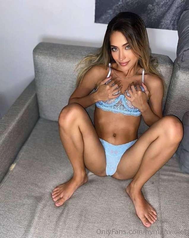 SUB FOR FREE TO THIS SWEET GIRL @petrakisnadiaofficial 🥵 If ..