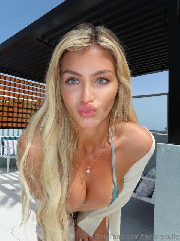 For you — mwah! 😚💋