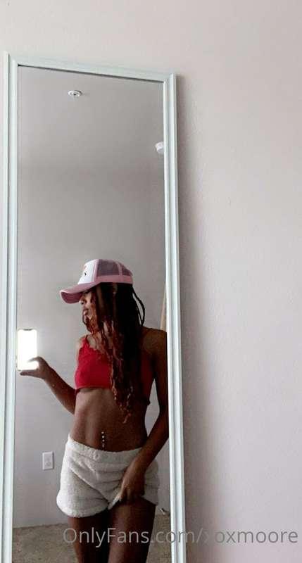 going live today @6pm PT🤍🤍