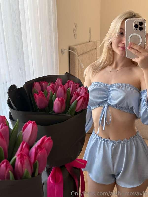 When the morning begins with flowers and awesome gift like a..