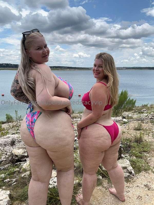 Just 2 thick baddies with similar bodies but also different...