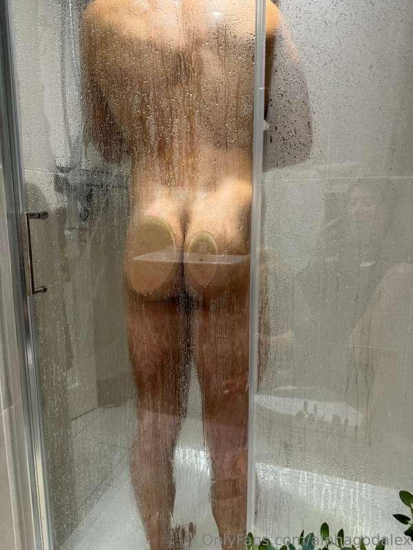 This shower is getting too small for me 🥱😮‍💨