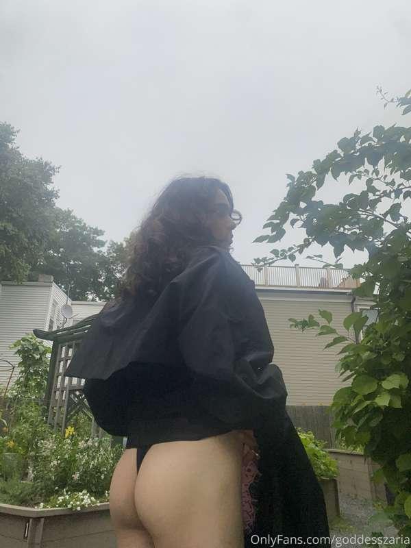 Gave the folks in the garden a free show oops🥀😛💜