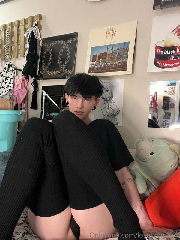 shy loser boy showing off th goods 🤭🤭