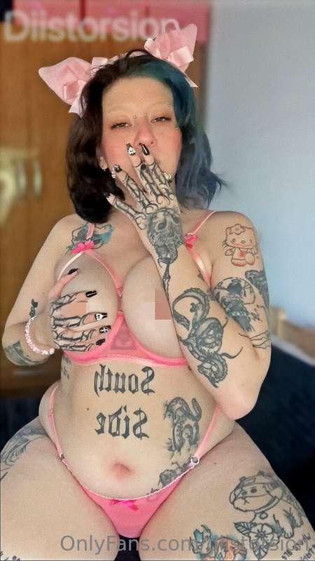 little pig smoking and playing with pink lingerie 💕🐷