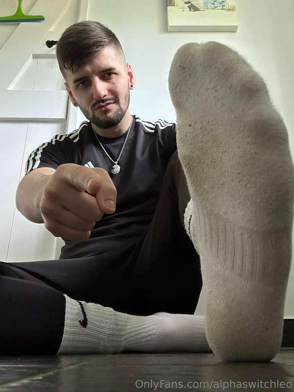 Who’s getting nice and weak for my sweaty socks 😈