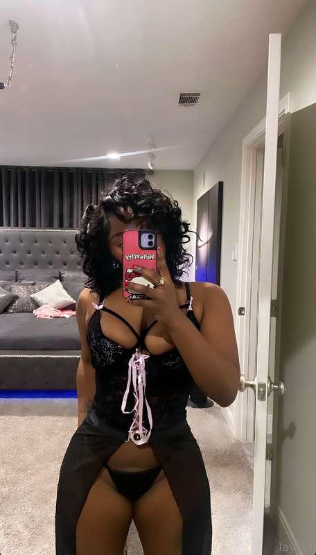 Do you like my lingerie? 💕