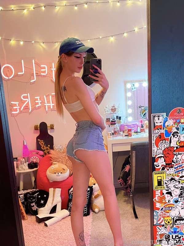 Who wants to break in dis new booty?💦✌🏻😜
