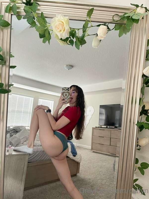 you should hangout in my twitch stream @ catlyn 😳