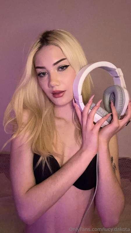 just me, myself and my headset🤓