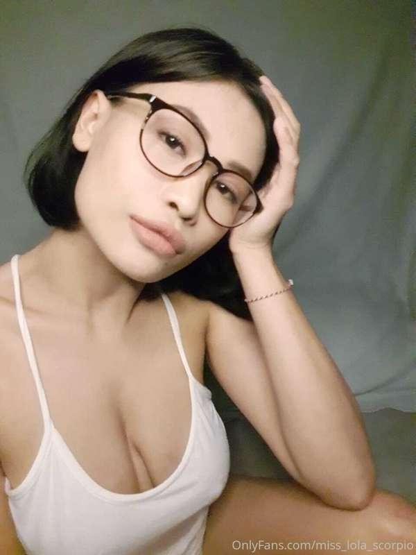 Lets drop your sperm in my face. iam horny. are you no probl..