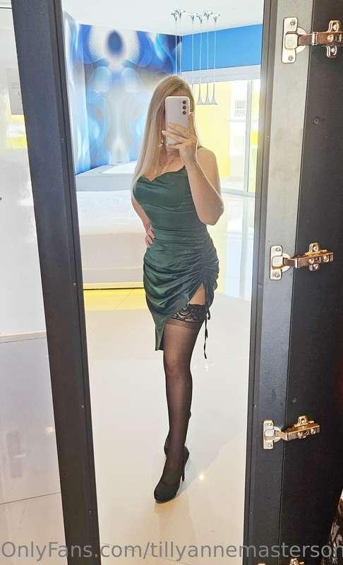 I'll be both your dinner date and your dessert today 👅