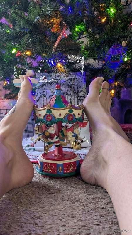 My feet under your tree = Best present 😈