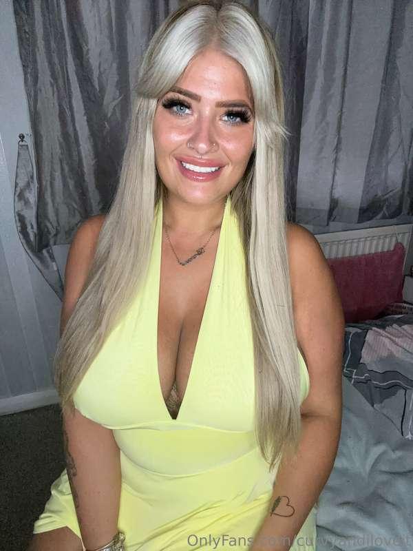 Cute dress isnt it 💛💛💛