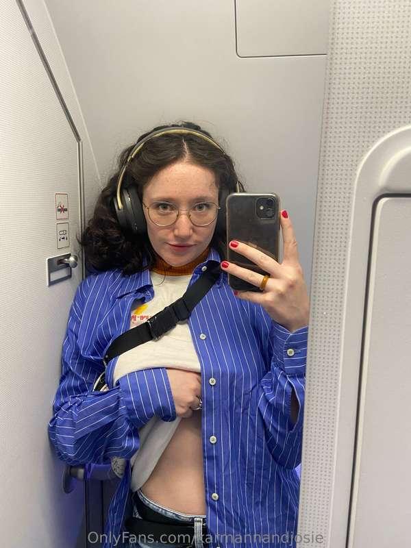  ➡️ swipe to lift my top up ➡️ just landed in london to have..