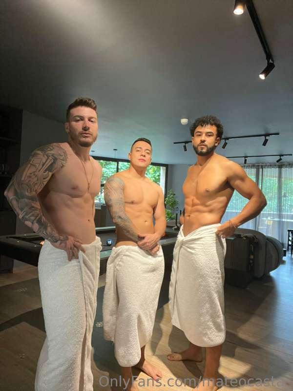 Trio or fear? 😈😏🔥
Trío o miedo? 😈😏🔥