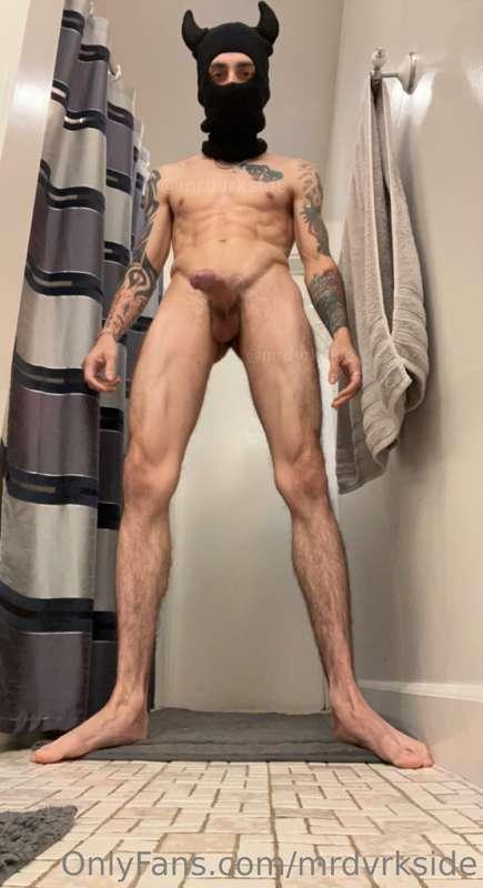 I need some head rn… 😩 who can deep throat it? 👀🍆😈