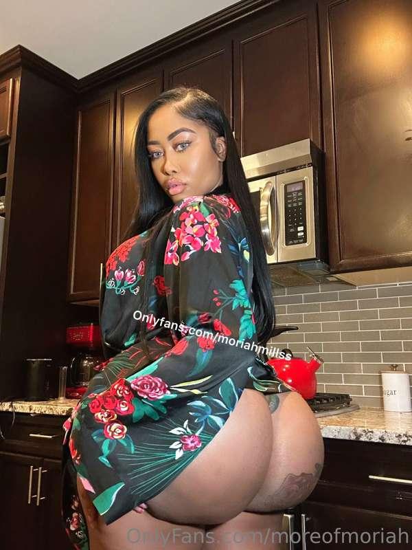 I want to know my best fans on this site😋 Feel free to text ..