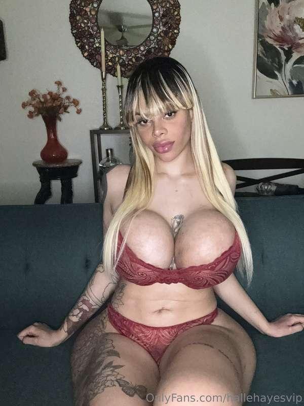 i want you to suck on my tits and nipples 👅