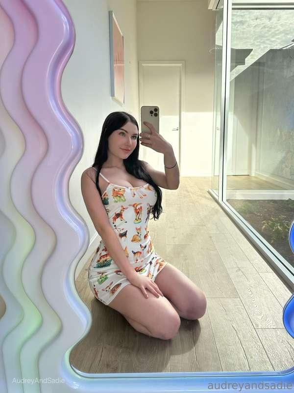 Really love this cute new lil dress I got! 🤭