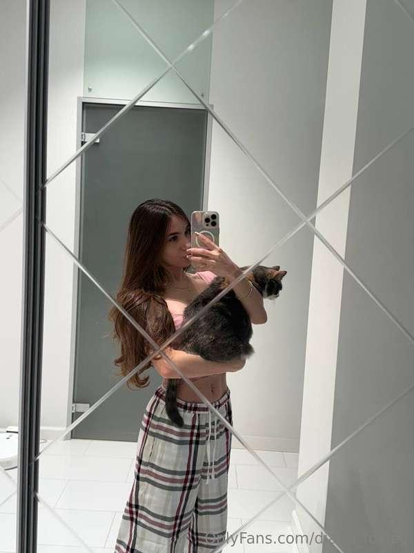 Terry loves to sit in my arms ✋🏼and warm me up even on the c..