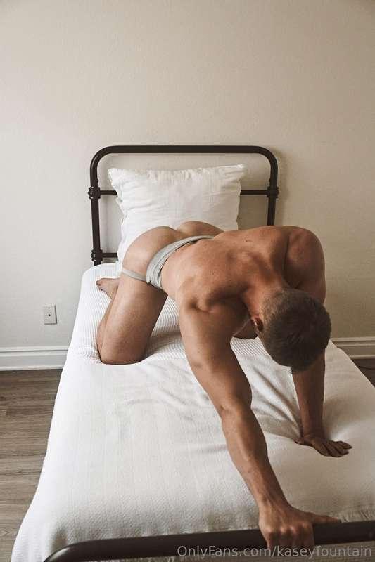 More of that @briankaminski art to start the long weekend! 🥵..