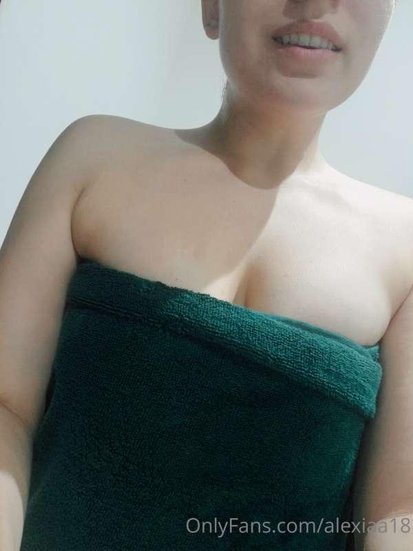 Jumping out of the shower and ready for some fun 😘