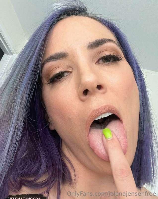 Got something tasty for this tongue? 🙈 @jelenajensen