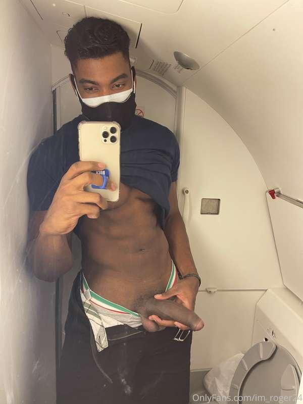 ✈️🍆🍆