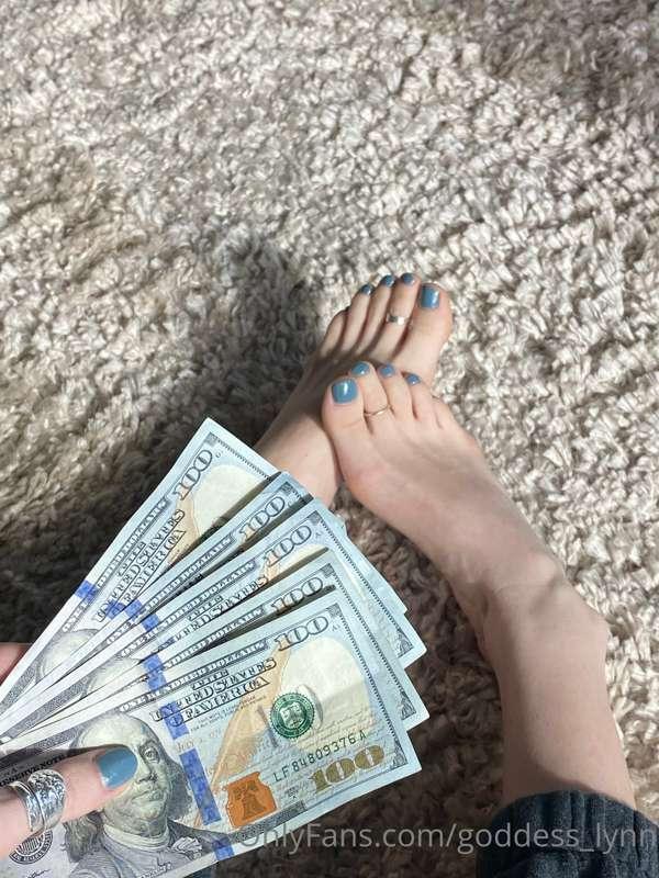 My pretty toes always deserve to be showered in cash