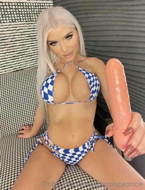 Petite princess 👑 wants to share her real  devilish side 😈 @..