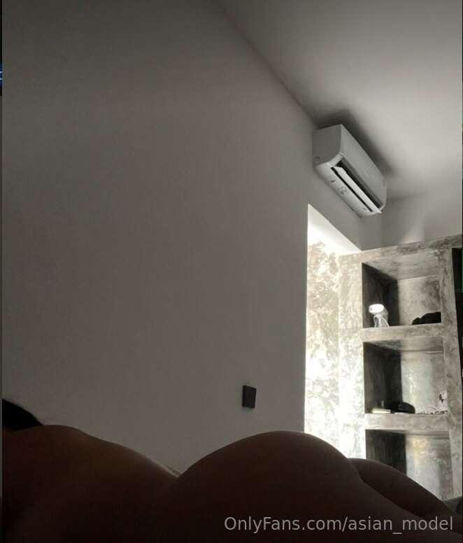 Is there anything in this photo you want to slap right now?😋