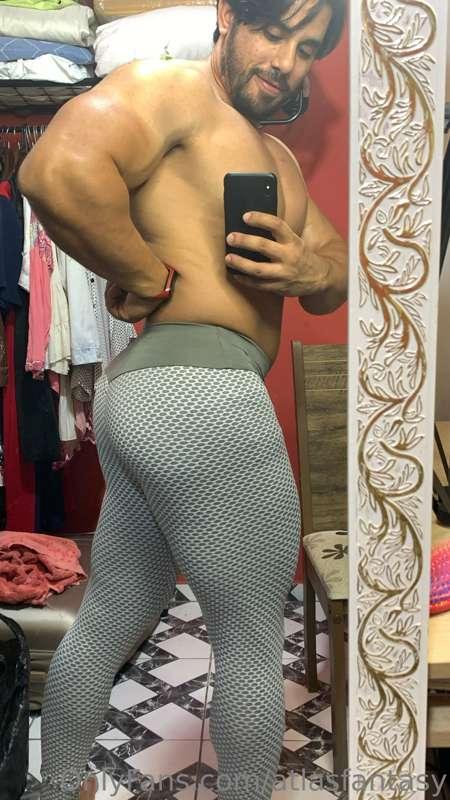 My new gym outift during the butt day, I love it!!