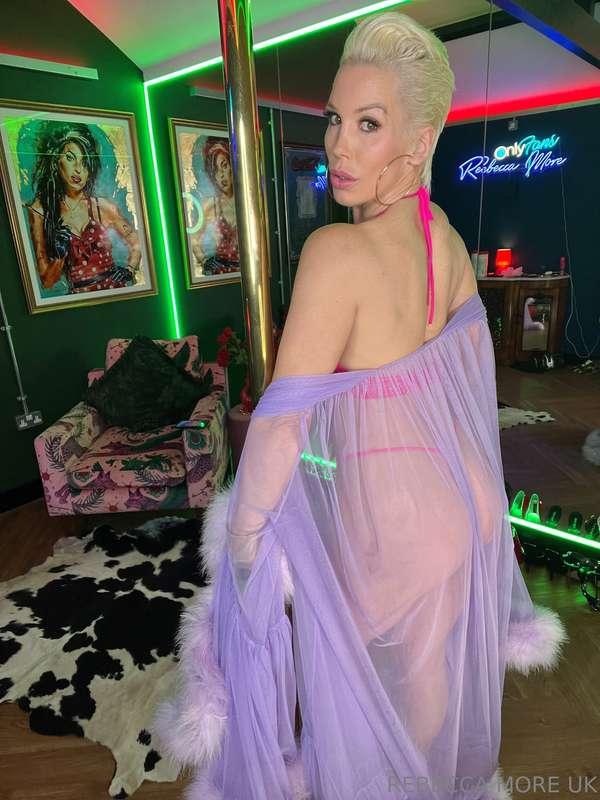 Watch me work it like a doll 😈