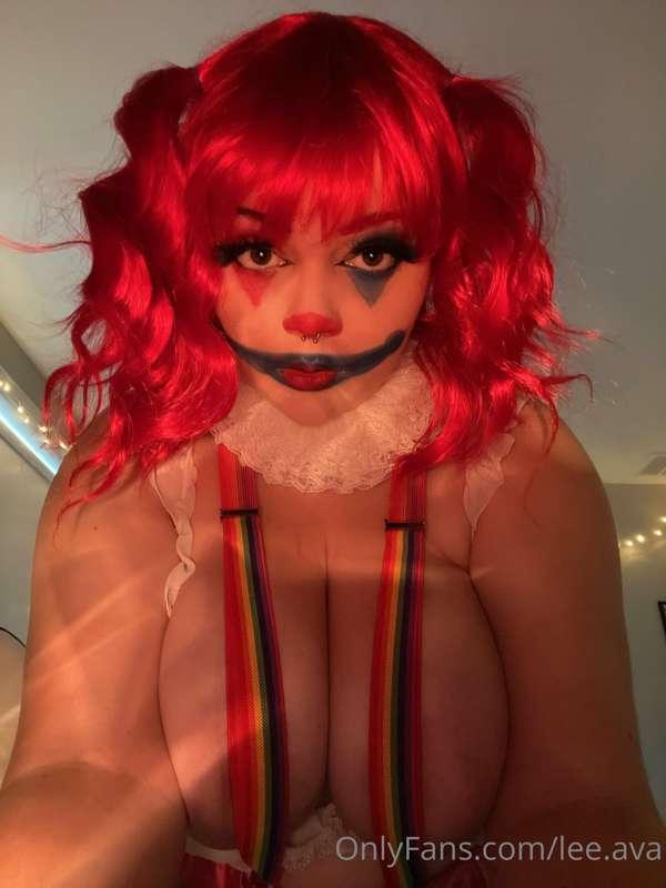 The long awaited clown girl post is finally here💦 Do you lik..