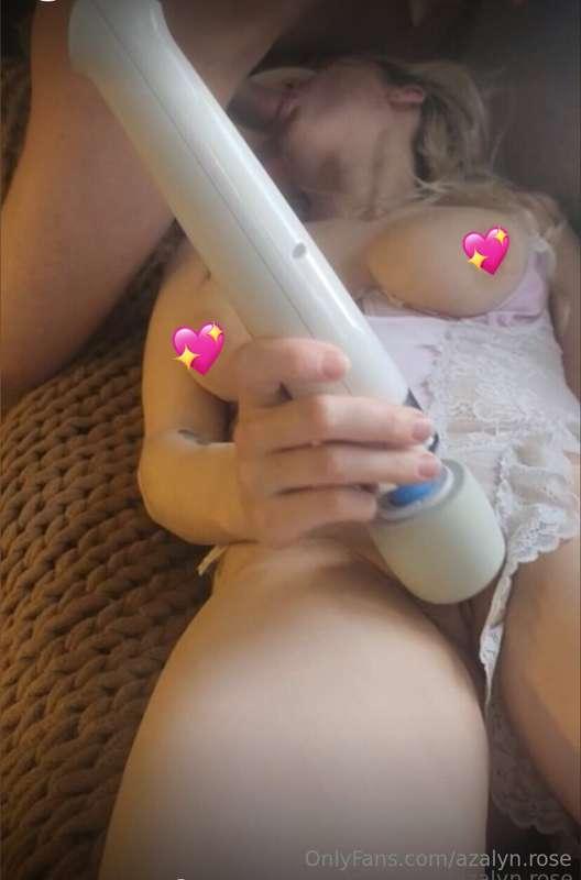 sucking cock makes me cum so fast 😩