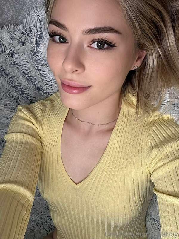 how do you like the color yellow on me? 💛😘