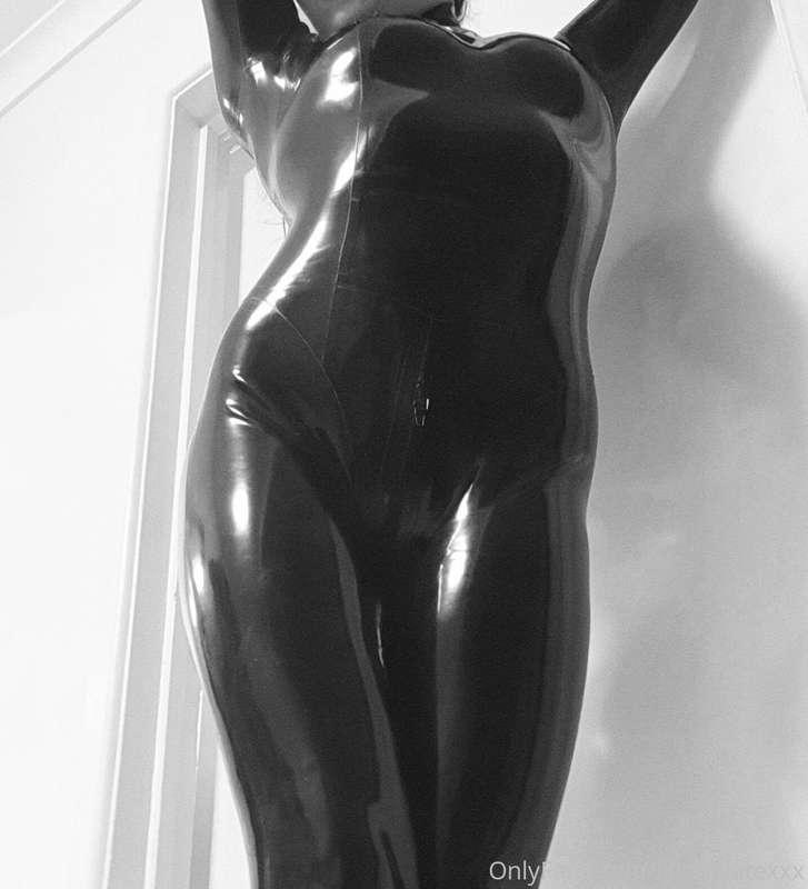 Black and white catsuit ;) Oh yeah! NEW CATSUIT! <3