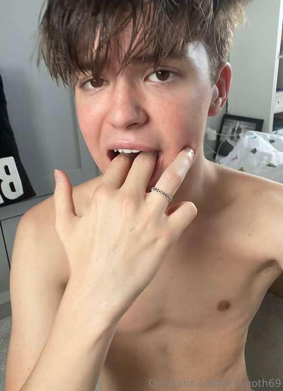 levygoth69 image #0